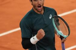 包含德约科维奇连续五场比赛得分超过连败，热火挑战极限！的词条